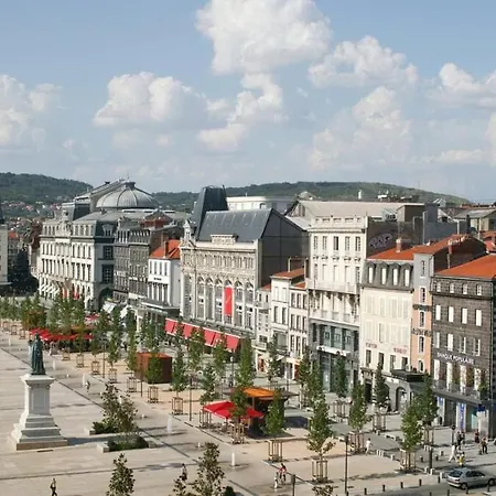 F1 Avec Vue Degagee, 6 M2 Terrasse, Wi-fi * Clermont-Ferrand