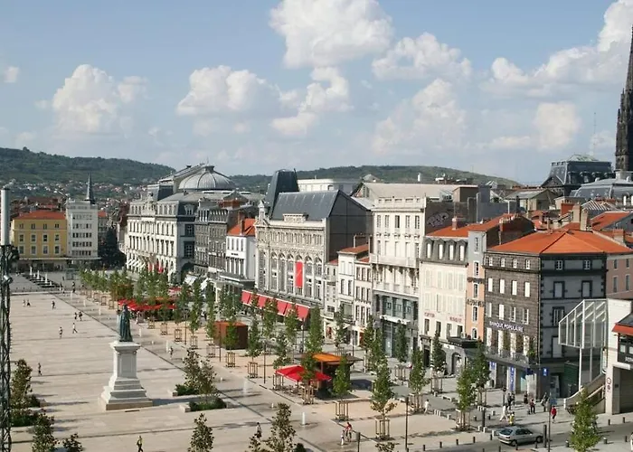 F1 Avec Vue Dégagée, 6 M2 Terrasse, Wi-fi * Clermont-Ferrand